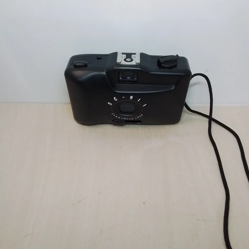 Black‎ 35mm Film Camera SC-911 with Built-in Flash Focus Free Strap